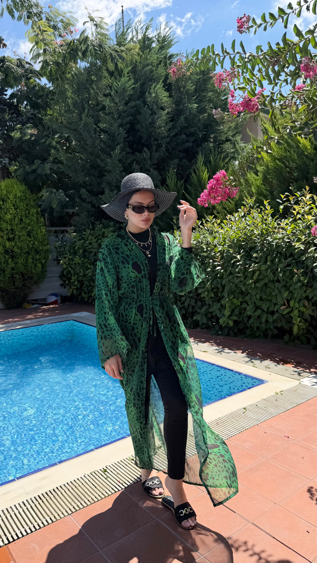 siyah desenli yeşil pareo